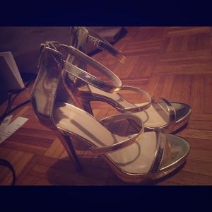 Size 6 woman’s heels